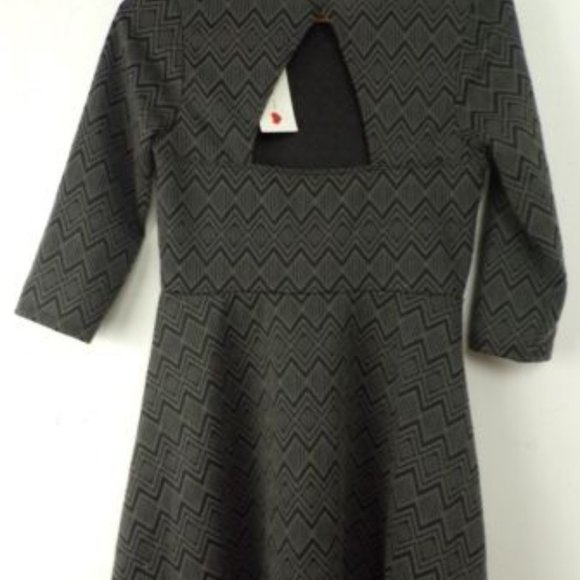 NWT ONE CLOTHING Black & Gray Zigzag Print Cutout Back Fitted Dress Size Large - Picture 4 of 5